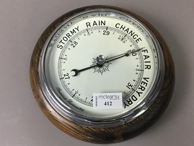 Lot 412 - AN ANEROID BAROMETER, OIL LAMP AND OTHER ITEMS