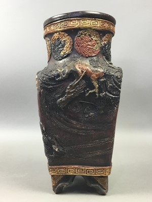 Lot 423 - A 20TH CENTURY CHINESE VASE