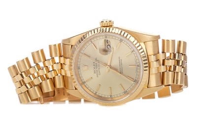 Lot 804 - A GENTLEMAN'S ROLEX OYSTER PERPETUAL DATEJUST EIGHTEEN CARAT GOLD AUTOMATIC WRIST WATCH