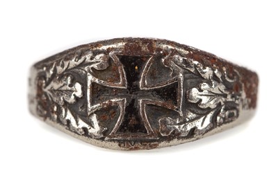 Lot 96 - AN IRON CROSS RING