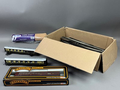 Lot 513 - A LOT OF AIRFIX QUICK BUILD MODELS, SCALEXTRIC AND VARIOUS TRACK-BED