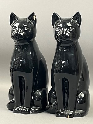 Lot 531 - A PAIR OF CERAMIC BLACK CAT FIGURES AND OTHER CERAMICS