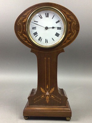 Lot 126 - AN EDWARDIAN MANTEL CLOCK