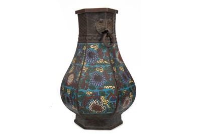 Lot 1064 - A LATE 19TH/EARLY 20TH CENTURY CHINESE BRONZE AND CHAMPLEVE ENAMEL VASE