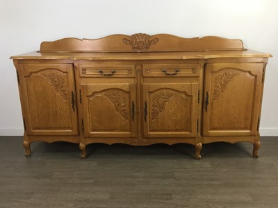 Lot 188 - AN OAK REPRODUCTION SIDEBOARD