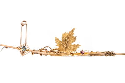 Lot 1128 - A COLLECTION OF GOLD BROOCHES
