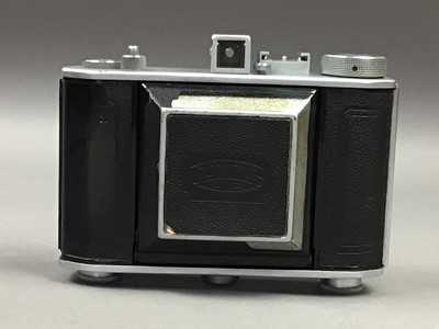 Lot 121 - A COLLECTION OF CAMERAS