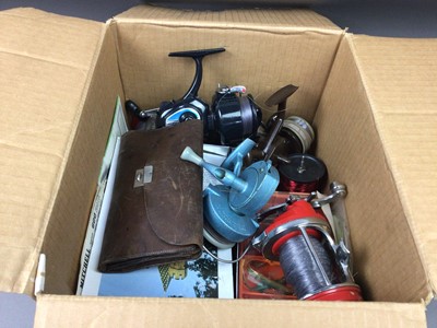 Lot 33 - A COLLECTION OF SPINNING REELS