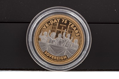 Lot 32 - THE 2020 VE DAY 75TH ANNIVERSARY GOLD SOVEREIGN PRESTIGE SET