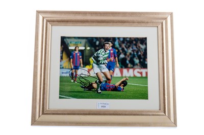Lot 1524 - CELTIC FOOTBALL CLUB INTEREST - SIGNED PHOTO OF CHRIS SUTTON
