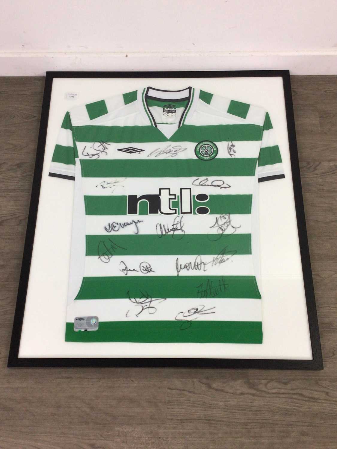 Lot 1532 - A CELTIC FOOTBALL CLUB SIGNED HOME SHIRT
