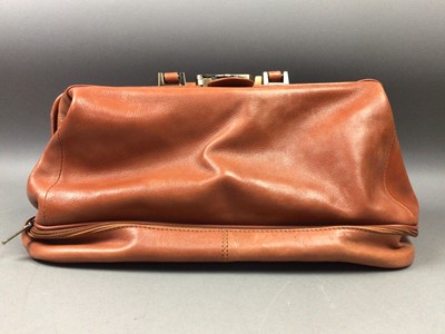 Lot 13 - A VERA PELLE TAN LEATHER GLADSTONE BAG