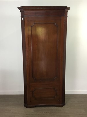 Lot 143 - A MAHOGANY FLOOR STANDING CORNER CUPBOARD