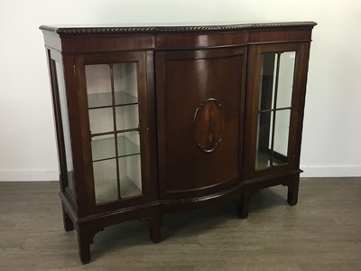 Lot 150 - A MAHOGANY THREE DOOR DISPLAY CABINET