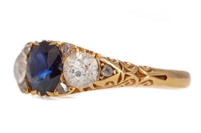 Lot 1186 - A SAPPHIRE AND DIAMOND RING