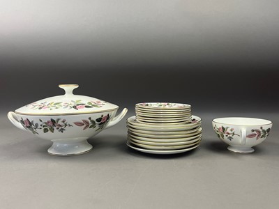 Lot 160 - A WEDGWOOD 'HATHAWAY ROSE' PART TEA AND COFFEE SERVICE AND OTHER CERAMICS