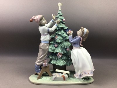 Lot 236 - A LLADRO FIGURE GROUP OF BOY AND GIRL DECORATING A CHRISTMAS TREE