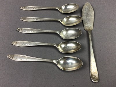 Lot 264 - A SET OF FIVE SILVER COFFEE SPOONS AND A SILVER BUTTER KNIFE