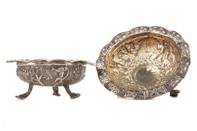 Lot 1069 - A PAIR OF LATE 19TH/EARLY 20TH CENTURY INDO-PERSIAN WHITE METAL SALT CELLARS