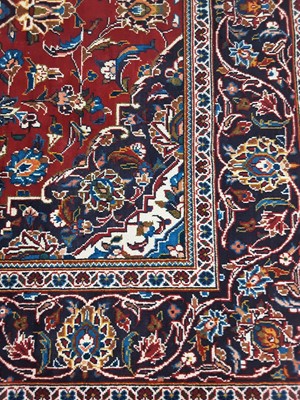 Lot 1233 - A PERSIAN KASHAN RUG