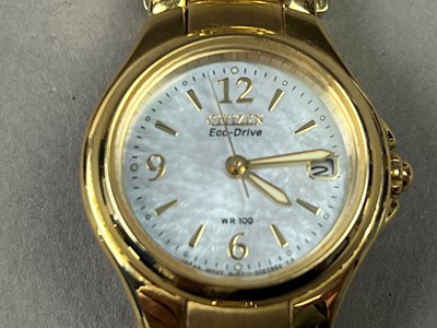 Lot 203 - A CITIZEN ECO DRIVE WRIST WATCH, OTHER WATCHES AND JEWELLERY