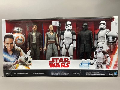 Lot 205 - A GROUP OF STAR WARS TOYS