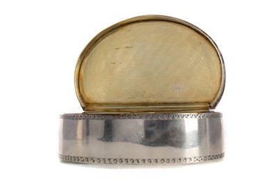 Lot 341 - AN EARLY 20TH CENTURY JAPANESE SATSUMA KORO AND KUTANI BOTTLE VASE