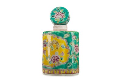 Lot 1079 - AN EARLY 20TH CENTURY CHINESE NYONYA STRAITS TEA CADDY