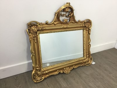 Lot 842 - A GILTWOOD AND GESSO WALL MIRROR