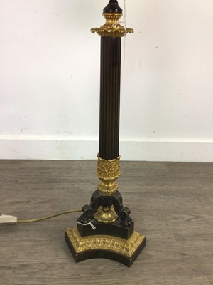 Lot 852 - A LATE 19TH/EARLY 20TH CENTURY PATINATED BRONZE AND ORMOLU TABLE LAMP