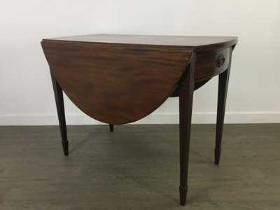 Lot 309 - A MAHOGANY PEMBROKE TABLE