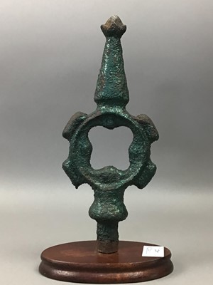 Lot 402 - A GONDALIER'S BRASS OAR HOLDER, 19TH CENTURY GLASGOW RAILING POST AND FURTHER BRASS WARE