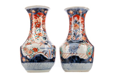 Lot 1083 - A PAIR OF LATE 19TH/20TH CENTURY JAPANESE IMARI BALUSTER VASES