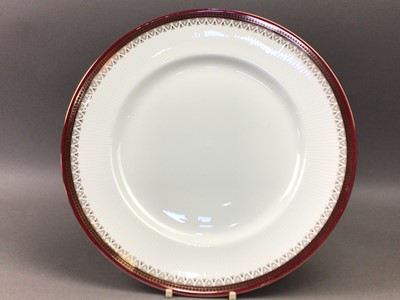 Lot 412 - A PARAGON 'HOLLYROOD' PART DINNER SERVICE