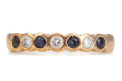 Lot 1293 - A SAPPHIRE AND DIAMOND RING