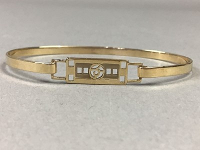 Lot 263 - A GOLD RENNIE MACKINTOSH STYLE BANGLE