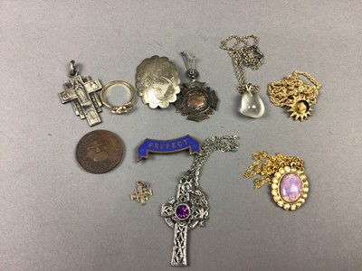 Lot 162 - A NINE CARAT GOLD LOCKET AND OTHER COSTUME JEWELLERY