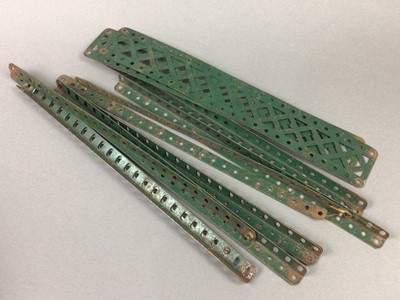 Lot 134 - A SELECTION OF VINTAGE MECCANO