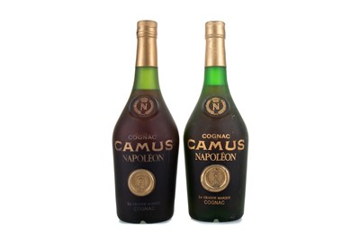 Lot 135 - 2 BOTTLES OF CAMUS NAPOLEON LA GRANDE MARQUE COGNAC 24 FL OZ