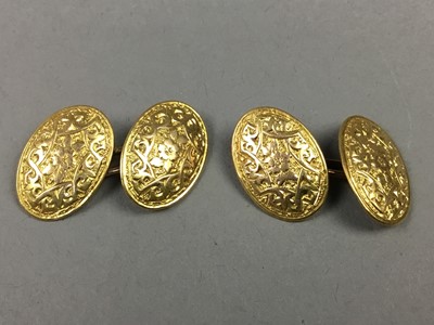 Lot 197 - A PART SET OF GOLD STUDS AND FIFTEEN CARAT GOLD AND OTHER CUFFLINKS