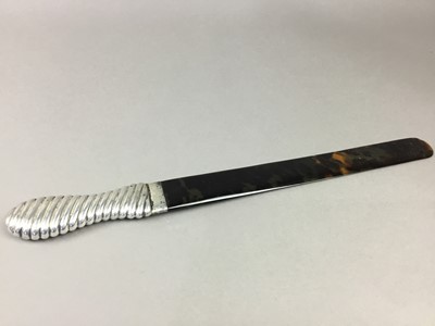 Lot 199 - AN EDWARDIAN SILVER HANDLED TORTOISESHELL PAGE TURNER