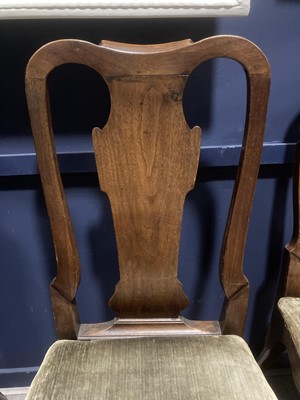 Lot 856 - A SET OF SIX AND A SMALLER PAIR OF 18TH CENTURY WALNUT URN BACK DINING CHAIRS OF QUEEN ANNE DESIGN