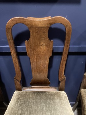 Lot 856 - A SET OF SIX AND A SMALLER PAIR OF 18TH CENTURY WALNUT URN BACK DINING CHAIRS OF QUEEN ANNE DESIGN