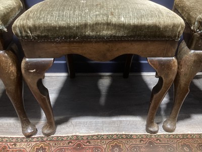 Lot 856 - A SET OF SIX AND A SMALLER PAIR OF 18TH CENTURY WALNUT URN BACK DINING CHAIRS OF QUEEN ANNE DESIGN