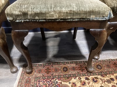 Lot 856 - A SET OF SIX AND A SMALLER PAIR OF 18TH CENTURY WALNUT URN BACK DINING CHAIRS OF QUEEN ANNE DESIGN