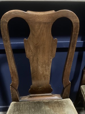 Lot 856 - A SET OF SIX AND A SMALLER PAIR OF 18TH CENTURY WALNUT URN BACK DINING CHAIRS OF QUEEN ANNE DESIGN