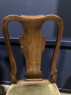 Lot 856 - A SET OF SIX AND A SMALLER PAIR OF 18TH CENTURY WALNUT URN BACK DINING CHAIRS OF QUEEN ANNE DESIGN