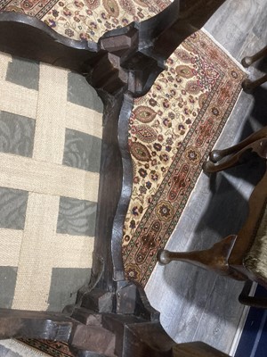 Lot 856 - A SET OF SIX AND A SMALLER PAIR OF 18TH CENTURY WALNUT URN BACK DINING CHAIRS OF QUEEN ANNE DESIGN