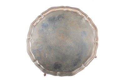 Lot 92 - A GEORGE V SILVER SALVER