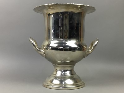 Lot 233 - A 20TH CENTURY SILVER PLATED URN SHAPED CHAMPAGNE COOLER